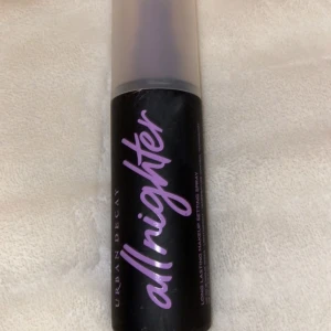 Urban Decay settingspray - Använd två gånger, hela är kvar.
