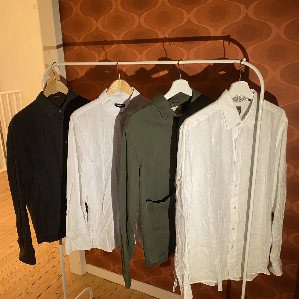 Hej! Säljer skjortor från populära märken som Burberry, Jacob Cohën, Balmain med flera. Olika storlekar och priser. Hör av dig för mer info & bilder på separata plagg. Allt i bra skick. Storlekar från Small-XL. Pris kan diskuteras. Hörs! . Paidat.