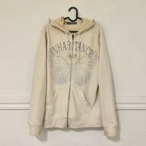 by ben livermore rhinestone zip hoodie - frakt tillkommer, pris kan diskuteras, betalning sker via swish, hör av er vid frågor & intresse.