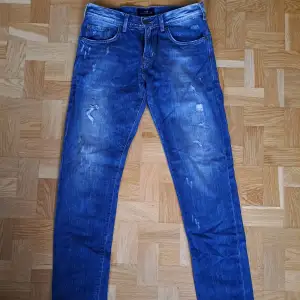 Säljer dessa feta jeans från LTB | Sköna detaljer i slimmad passform | Storlek 31/32 | Inga deffekter | Säljer för 299kr men kan diskutera priset