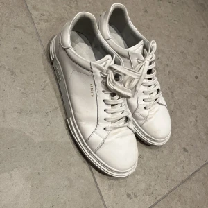 Arigato skor - Säljer mina Arigato skor som är använda ett fåtal gånger Cond 8.5-9/10, 