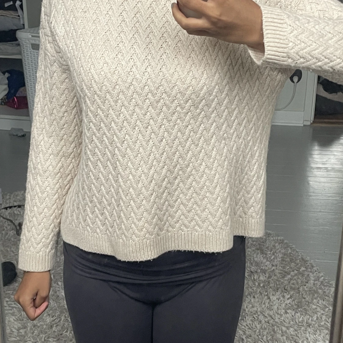 Vit/ beige stickad tröja  - 91