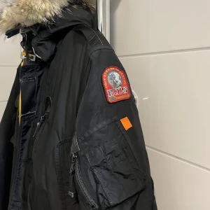 Parajumpers kodiak ”small” - Fits medium Toppskick! Årsmodell från 2022 Sparsamt använd. Tyvärr inget og