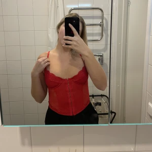 Spetstopp - Korsettliknande topp, använd 1 gång 