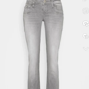 Grå ltb jeans❤️‍🔥 - Säljer mina populära gråa ltb jeans som är så svåra att få tag i då dom inte kommer till så mycket användning. Använd ett fåtal gånger, finns inga defekter💕 säljer endast om bra bud kommer ☺️ går att sy upp om de skulle vara för långa❣️direkt pris 600