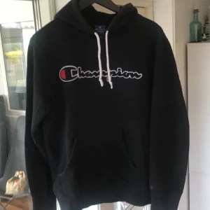 Hoodie Champion - Snygg hoodie, använt bra skick! 🍂