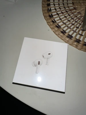 Bästa erbjudandet:) - Helt nya oöppnade air pods PRO gen 2. Finns massor i lager