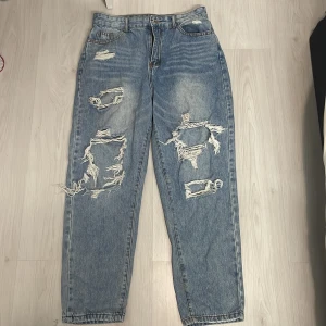 Jeans - Jeans med hål i