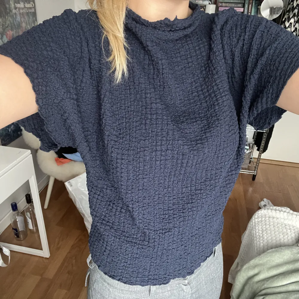 Super snygg topp från Zara! Inga defekter och i ett perfekt skick! 🤩💕. T-shirts.