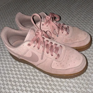 Rosa Nike skor - Snygga rosa Nike skor !!👛🌸🪸💕