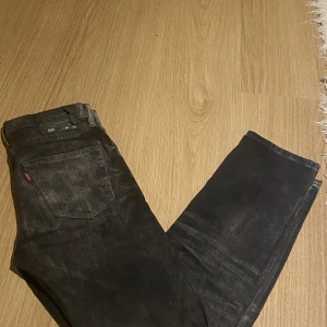 Levi’s jeans - Säljer mina Levi’s jeans då dom är för små för mig. Det är storlek 29/30. Skick 8/10