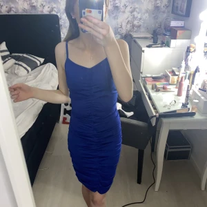 Blå klänning  - Blå klänning från SHEIN i stl XS 