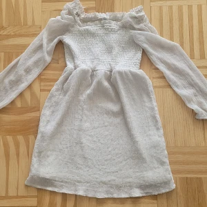 Barn klänning - Jätte fin barn klänning passar till jul kalas eller nyår 🌺 cremefärgad 