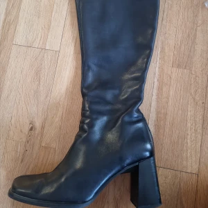 Vagabond stövlar - Jättesnygga stövlar feån vagabond med fyrkantig tå. Strl 38. Använd någon enstaka gång pga för liten för mig.