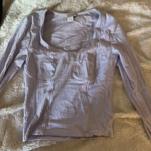 Tröja - Söt tröja från monki, har använts fåtal gånger så den är fort i bra fint skick.☺️