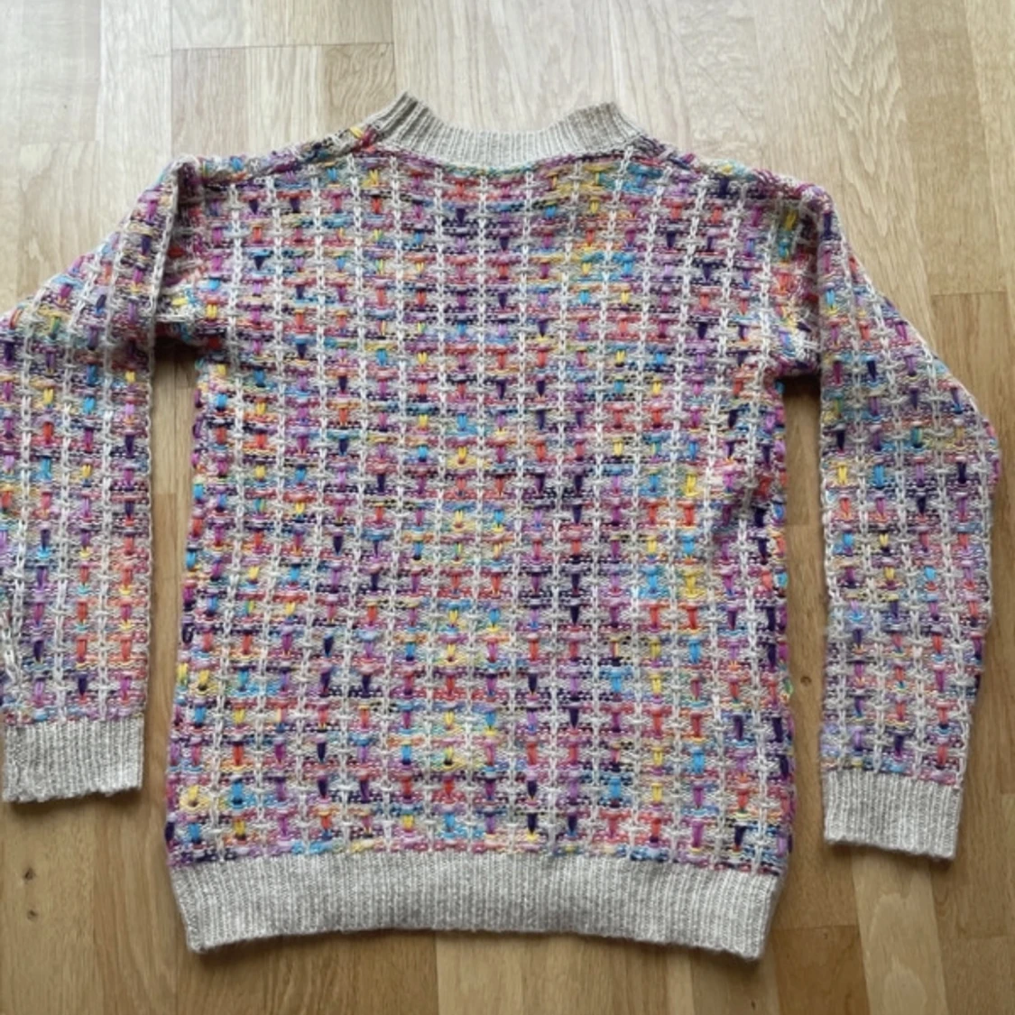 Stickad färgglad tröja - 90