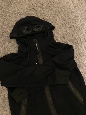 CP vompany kofta  - I princip helt ny använd ett fåtal gånger, storlek M men kan även passa S. Kan gå ner i pris vid snabb affär. Tar även vissa byten. 