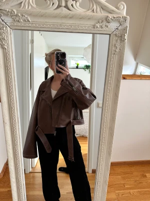 Jacka - Skinnjacka från Bianca x Nelly, strl 36 och har inga defekter💕