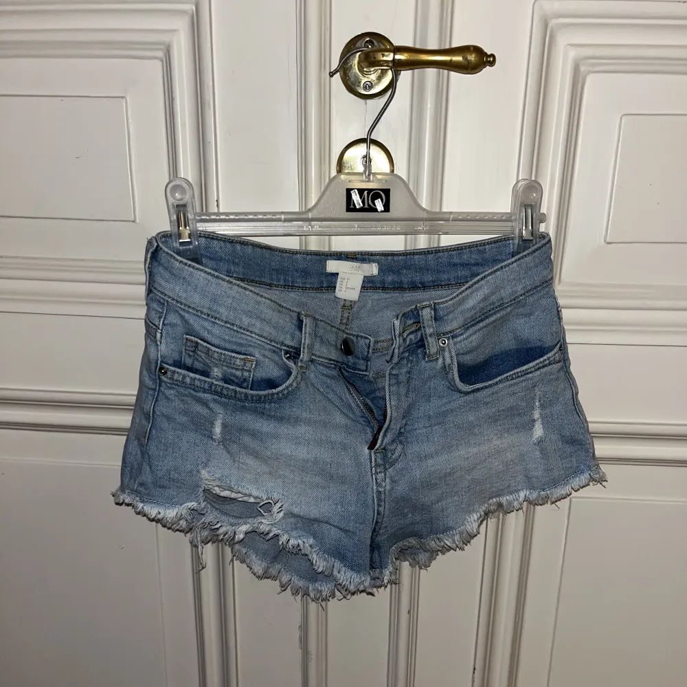 Ett par snygga shorts från H&M som sitter jätte snyggt. Använda men forfarande bra skick.. Shorts.