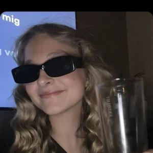 MAJA LINDERS solbrillor - Säljer dessa brillor som maja Linder haft på sig men glömde kvar hemma hos mig. 