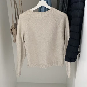 Stickad tröja  - En stickad tröja från vero Moda. Köpt för 249kr 