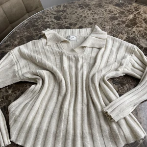 Beige tröja  - I gott skick!  I storlek Xs/S