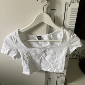  croptop  - Söt croppad topp, aldrig använd!