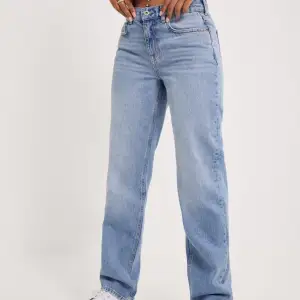 Blåa jeans från Vero Moda, använda 2 gånger, som nya 🌟 köpta för 500kr 