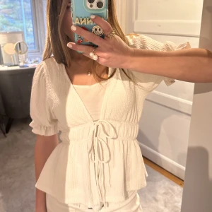 Vit kofta - Denna sjuuuukt snygga kofta🤩  Älskar den väldigt mycket!!