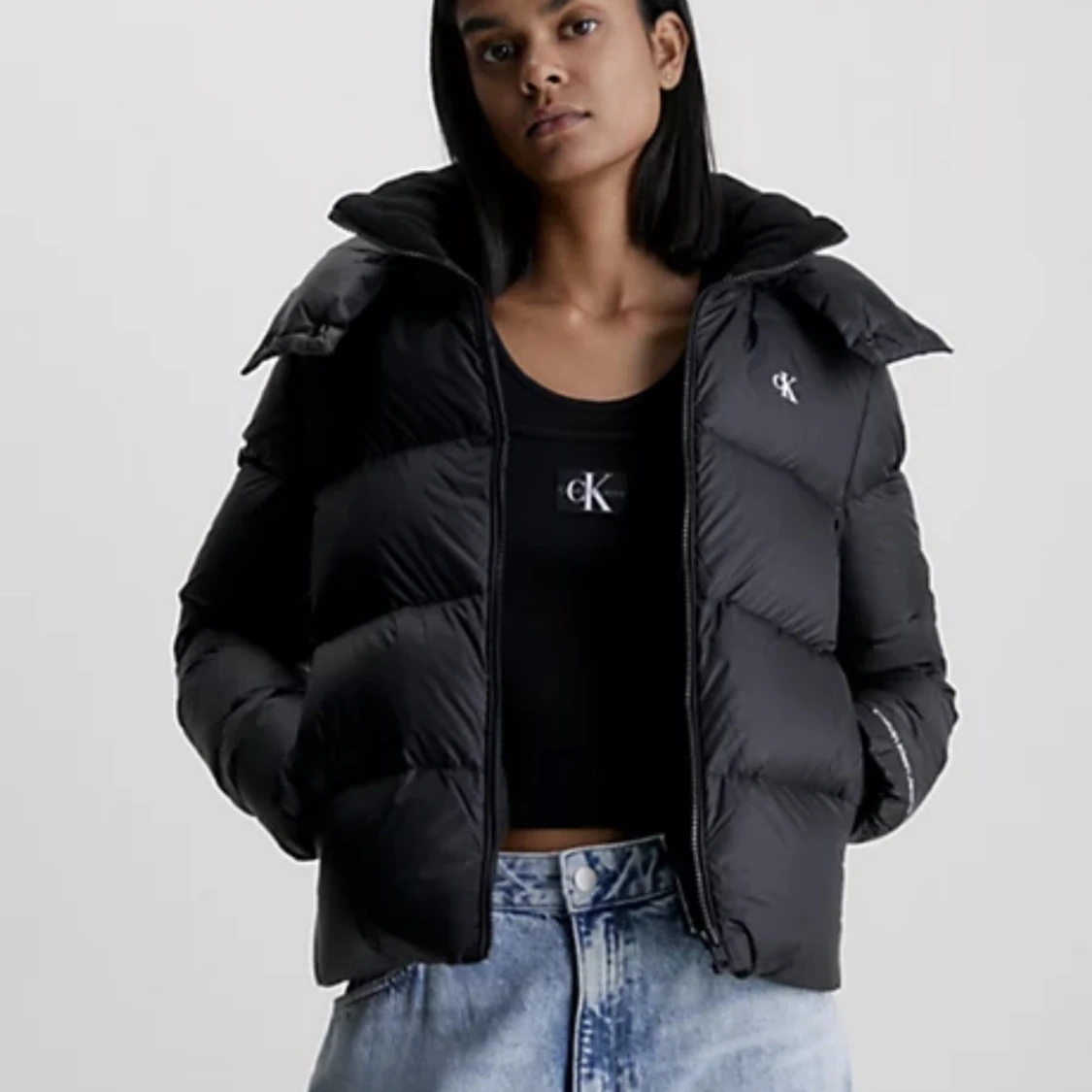 calvin klein jacka söker 