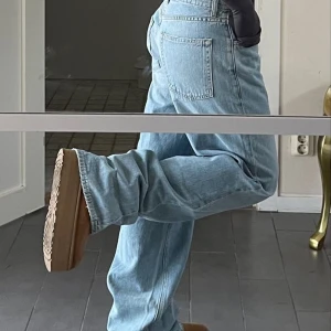 Stradivarius jeans - Jeans från stradvarius strl 34 i perfekt skick🥰 Obs lånad bild 