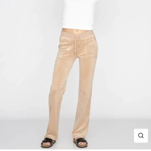 Juicy byxor - Säljer mina juicy byxor som är använda endast 1 gång. Säljer de då de är stora på mig. Ord pris 1200 mitt pris är 700 men kan tänka mig att gå ner i pris