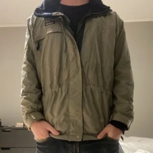 Patagonia Feild Jacket - Schysst Patagonia Feild Jacket. Jackan är 8/10 skick.