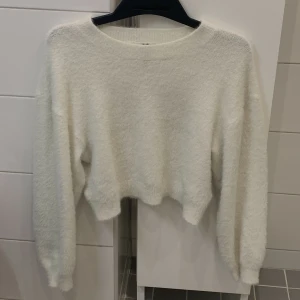 Mysig tröja  - En mysig, jättemjuk tröja från hm i storlek S💞 Köpt förra året men knappt använd och är som i nyskick. (Inga defekter)💕 Skriv via intresse <3