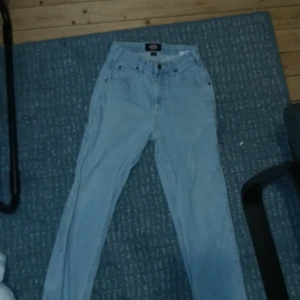 Säljer Dickies byckor work pants är för små iga hål eller nåt andvända ganska många gånger  - Dem har iga hål 