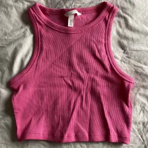 Ett rosa basic linne från H&M. Storlek S. 