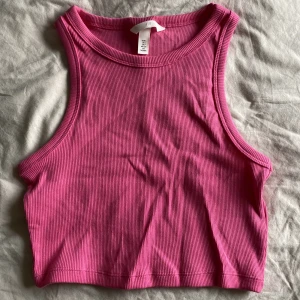 Rosa basic linne  - Ett rosa basic linne från H&M. Storlek S. 