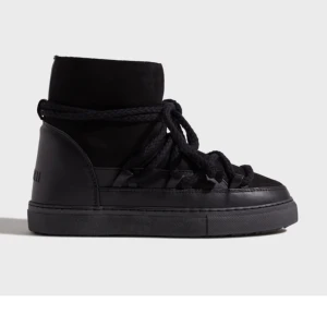 Inuikii skor - Bra skick, skriv för fler bilder! Kan speciellt tänka mig att byta med ett par beiga! Köpta för 3099kr💓