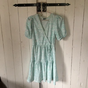 Klänning  - Söt sommarklänning ifrån ginatricot 