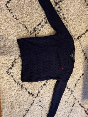 Polo Ralph Lauren - Säljer min fina polo Ralph lauren tröja eftersom den är alldeles för stor, ny pris: 1999kr. Kom priva för fler bilder