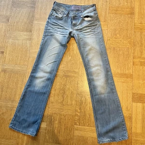 Lowrise jeans - Snygga lowrise jeans. Vintage stil och köpt second hand❤️