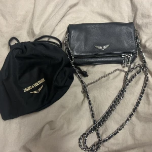 Zadig väska - Knappt använd, dustbag och kvitto följer med. Nypris 2200kr