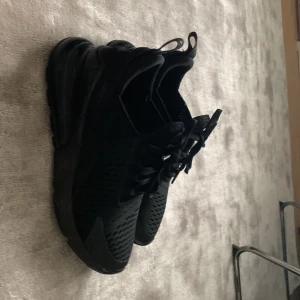 Nike air 270 - Storlek 38 passar 36 bra skick pris kan diskuteras 