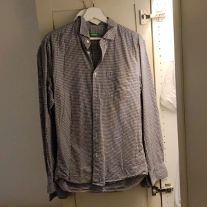 Slim-fit Skjorta Large HM (?) - Gott skick, använd fåtal gånge3. Storlek Large