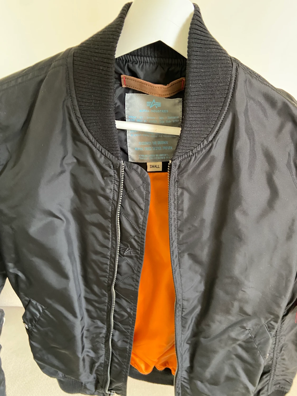 Bomberjacka från Alpha Industries 