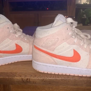 Jordans - Jordans high, använda en del men välskötta.