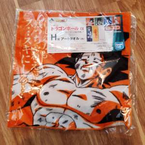 30 x 30 handduk o-öponad med bild på en Dragon Ball karaktär