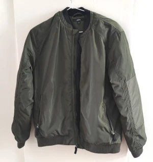 Bomberjacka - En oanvänd bomberjacka 