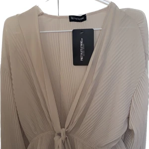 Fin ny blus - Helt ny blus. Prislappen kvar