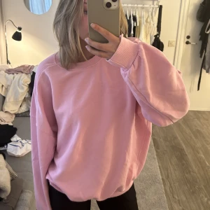 Oversized sweatshirt - Från bershka, i storlek xs men är oversized